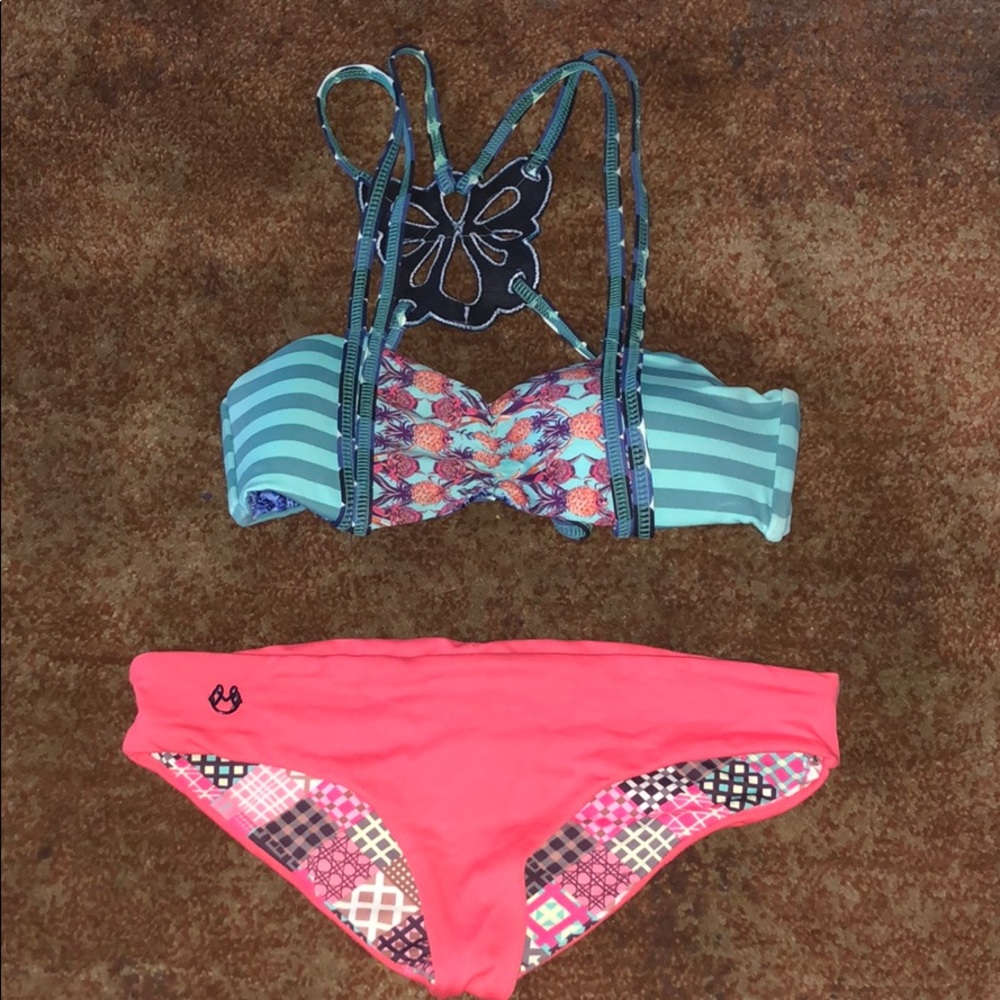 Two-piece bikini maaji